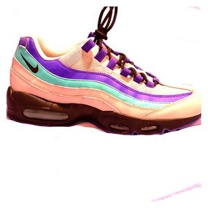 Men’s Nike shoes size 9